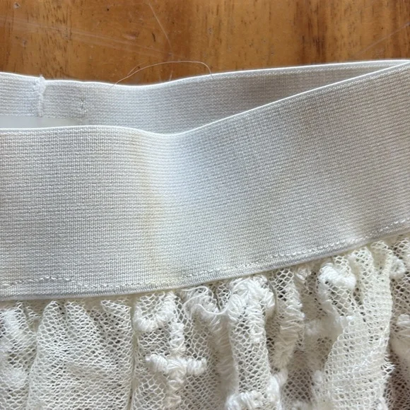 CUPSHE Sheer lace skirt/ beach cover - Picture 2 of 4